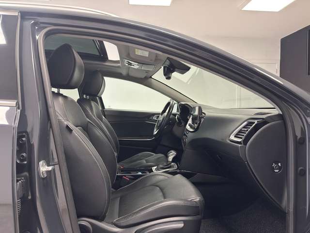 Kia XCeed — photo 12