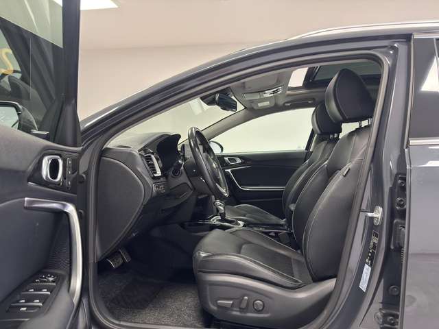 Kia XCeed — photo 11
