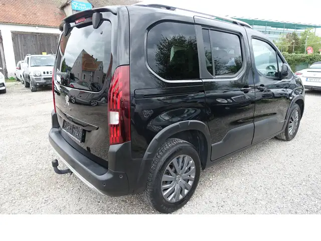 Peugeot Rifter view 3