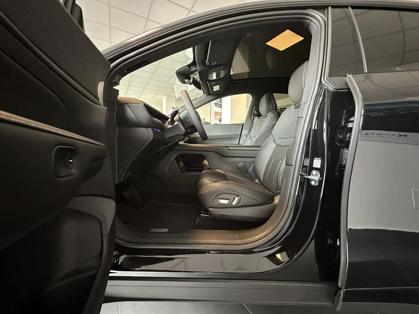 Xpeng G6 G6 RWD Standard Range 66 kWh Negro - 2