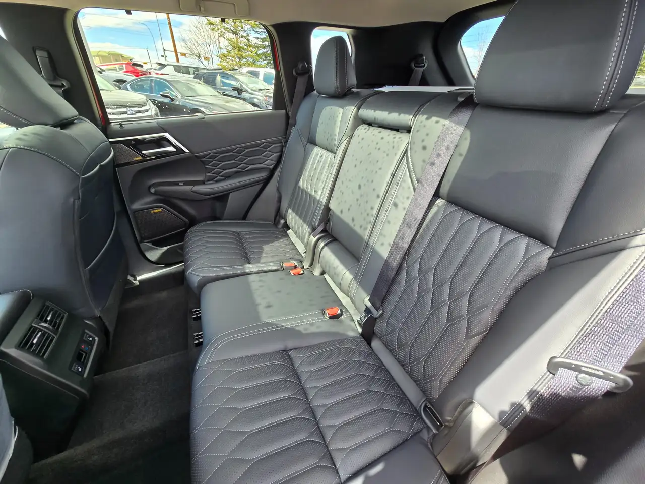Mitsubishi Outlander снимка Mitsubishi Outlander