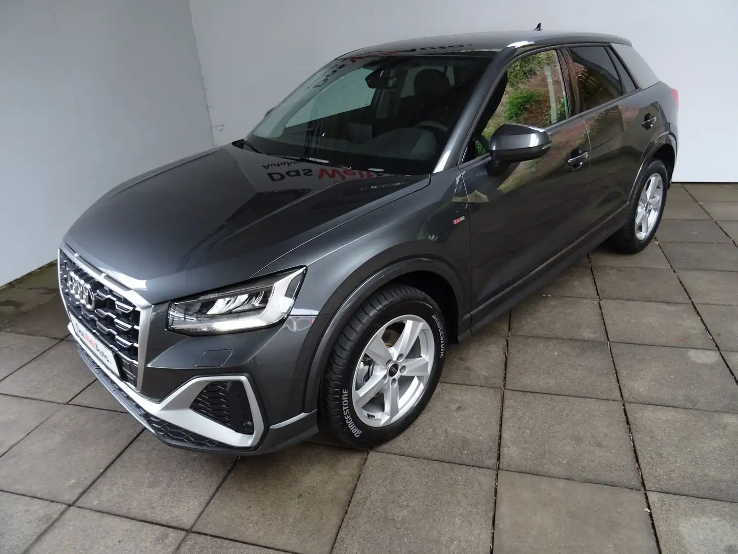 Audi Q2 35 TFSI S-LINE S-TRONIC / AHK+NAVI+LEDS+DAB Grau - 2