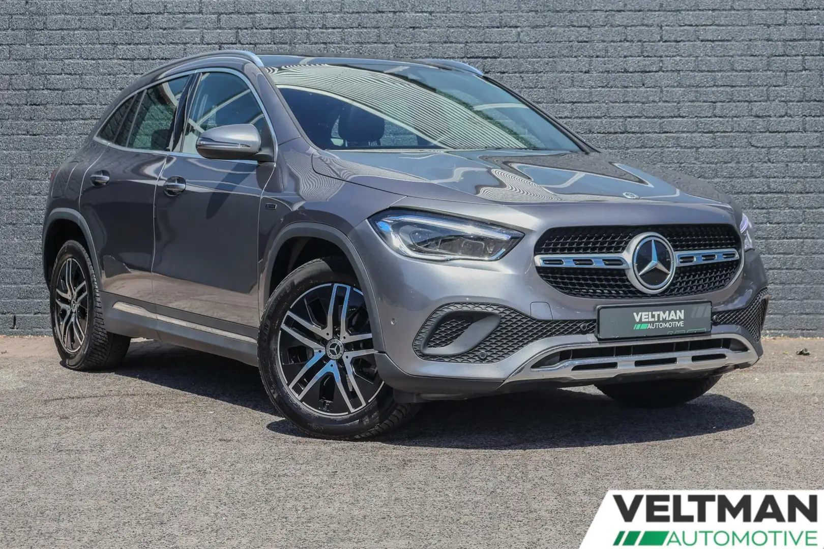 Mercedes-Benz GLA 250 e Luxury PANORAMADAK TREKHAAK MEMORY SFEERVERLICHT Grijs - 2