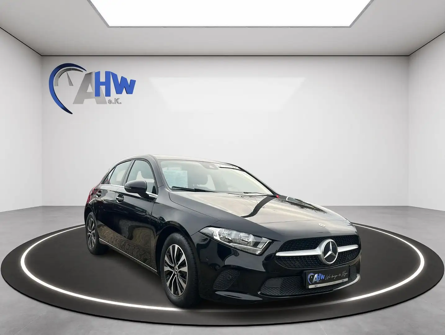 Mercedes-Benz A 200 d 8G-DCTStyle Schwarz - 2
