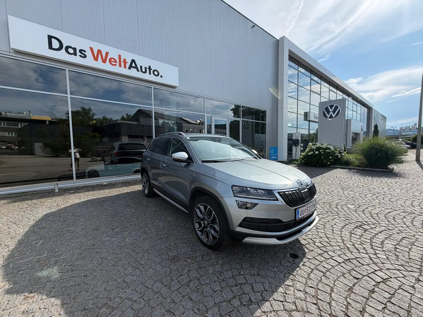 Skoda Karoq Karoq 2,0 TDI SCR 4x4 Scout DSG Scout Grau - 1