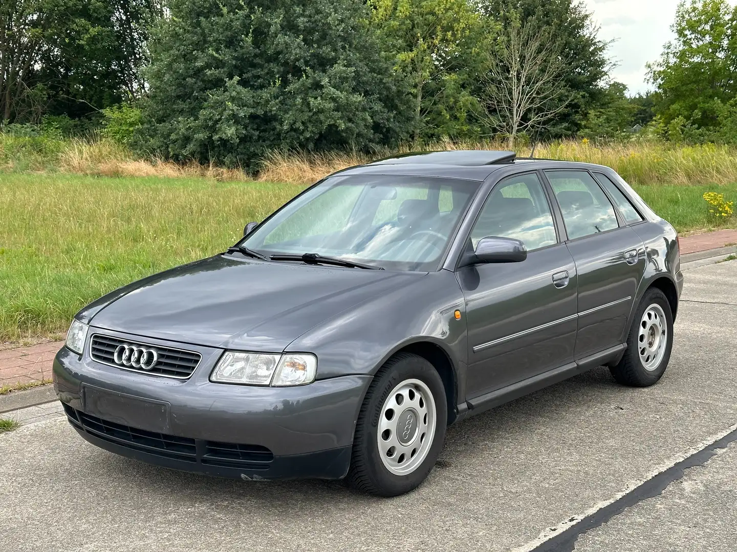 Audi A3 1.6i Automatique Clim Toit ouvrant Jantes 5p Grau - 1