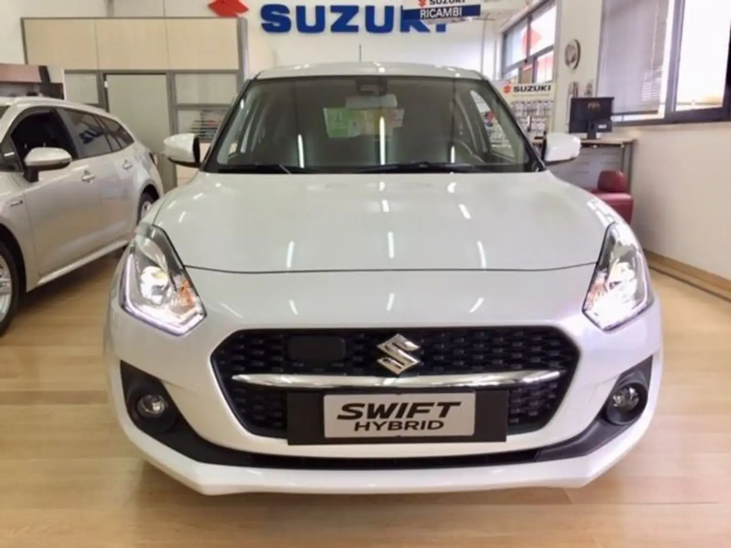 Suzuki Swift 1.2 Hybrid Top Blanc - 1