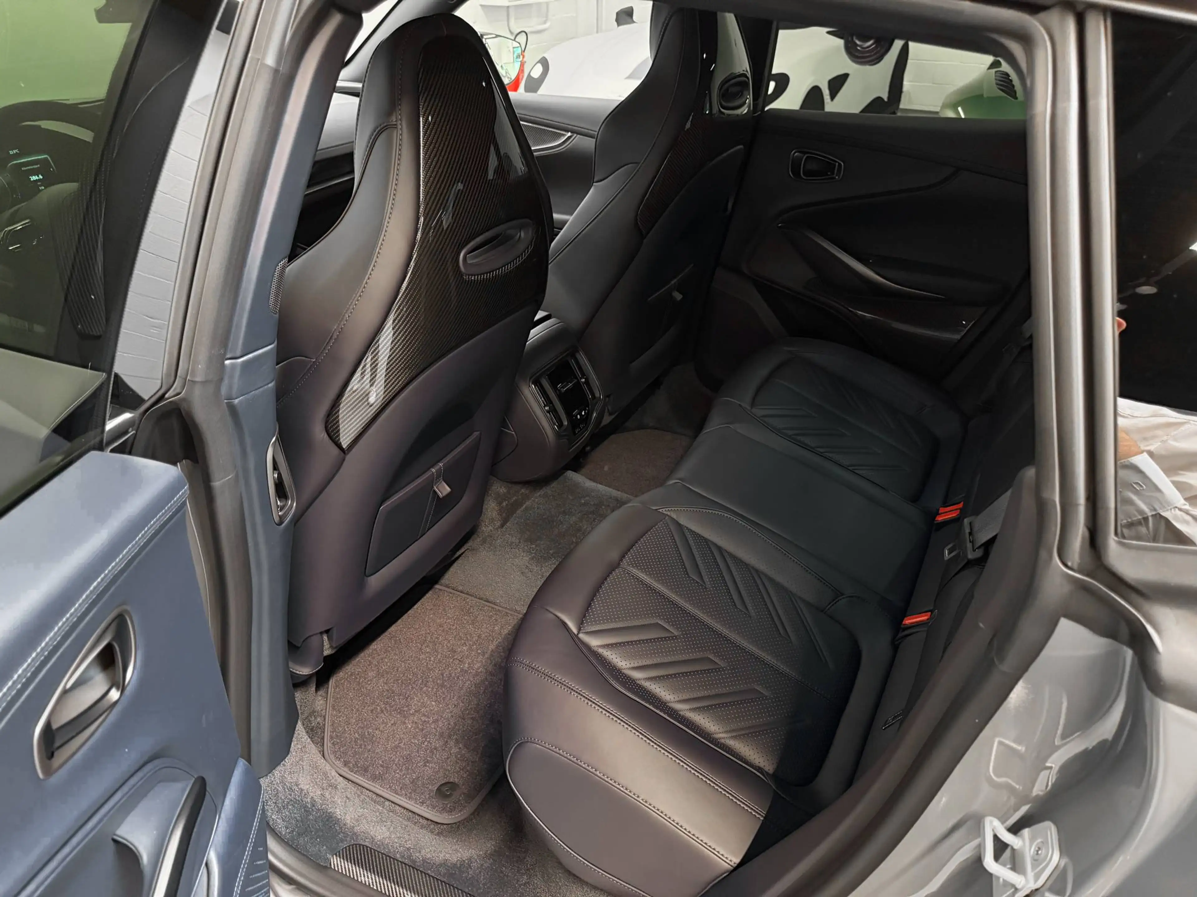 Aston Martin DBX S | NEW MODELYEAR 2026 — photo 10