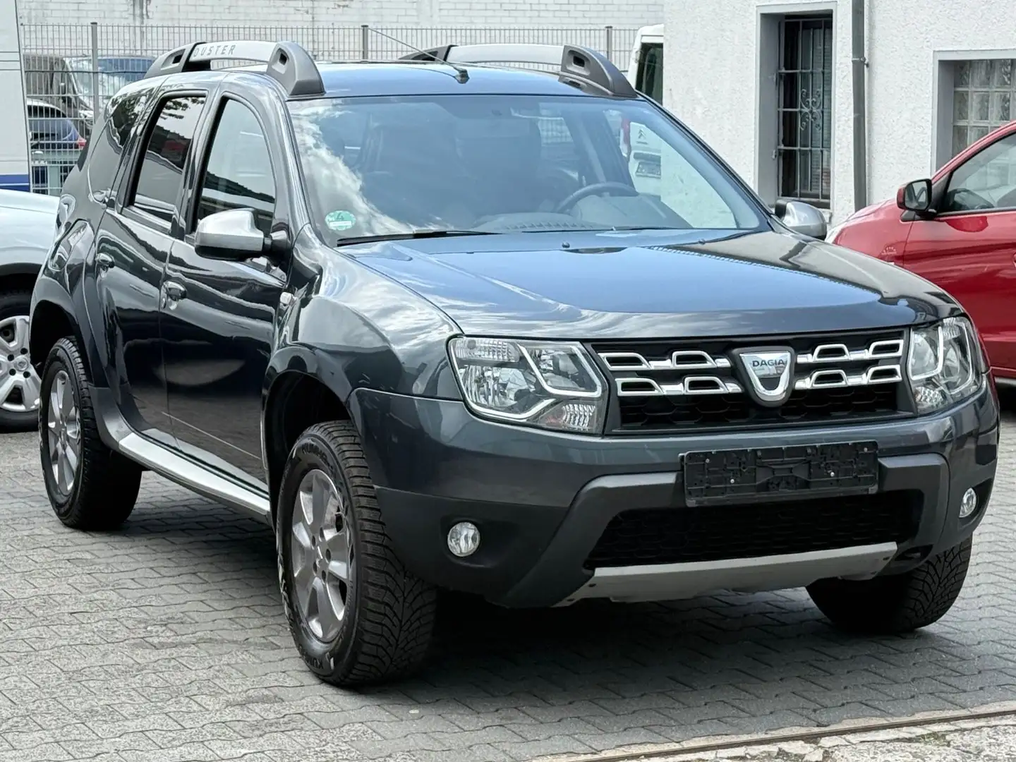 Dacia Duster I Laureate 4x2 Grau - 2