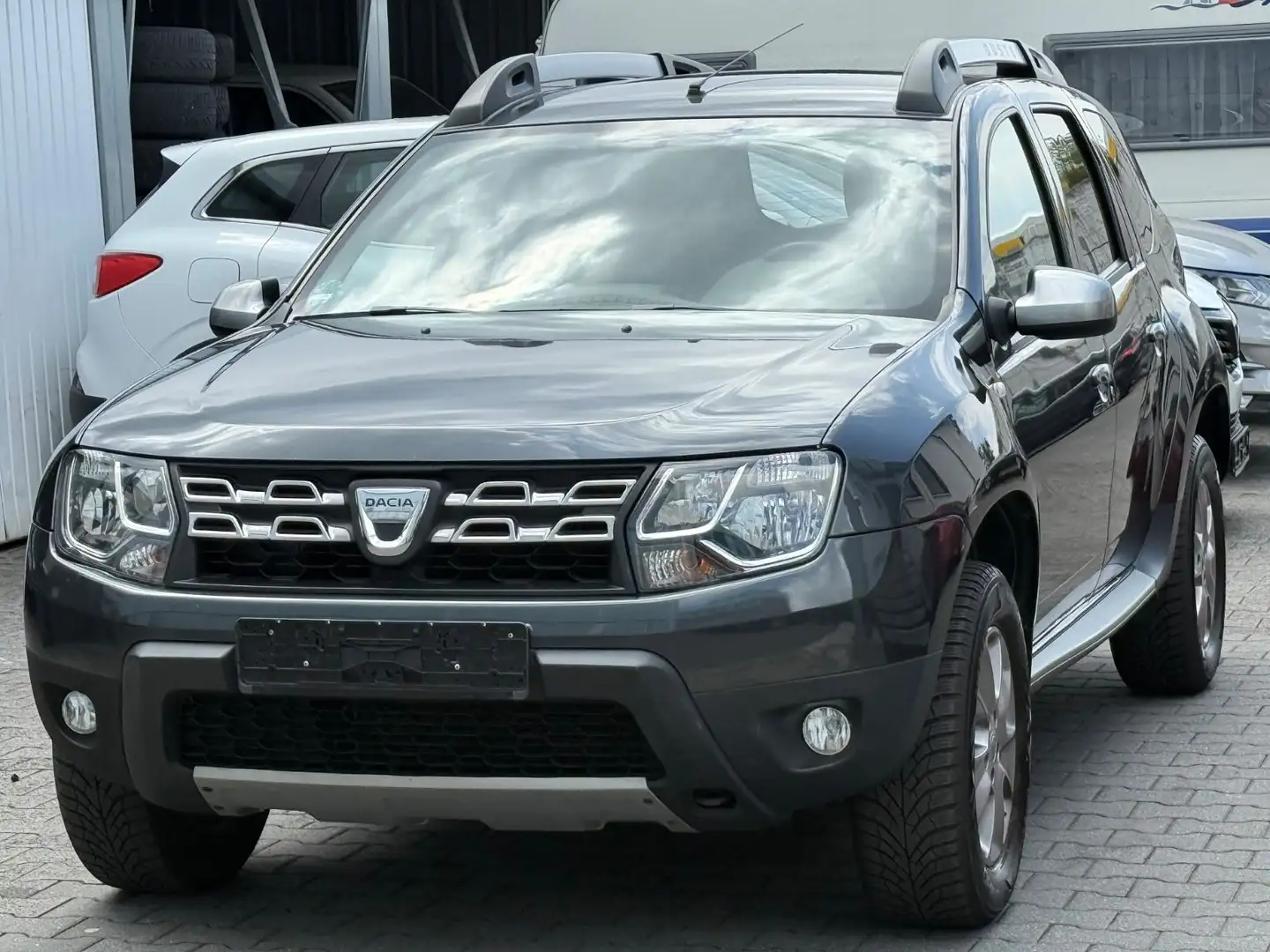 Dacia Duster I Laureate 4x2 Grau - 1