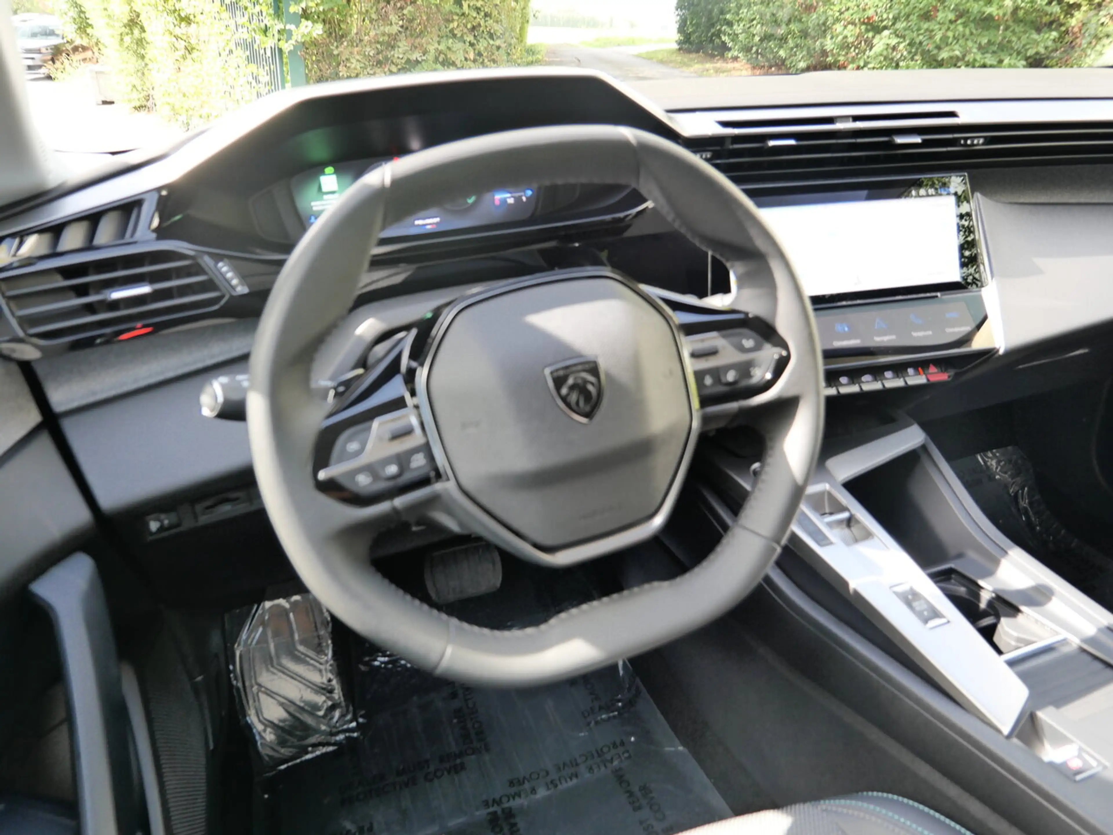Peugeot 408 Allure Hybrid — photo 13