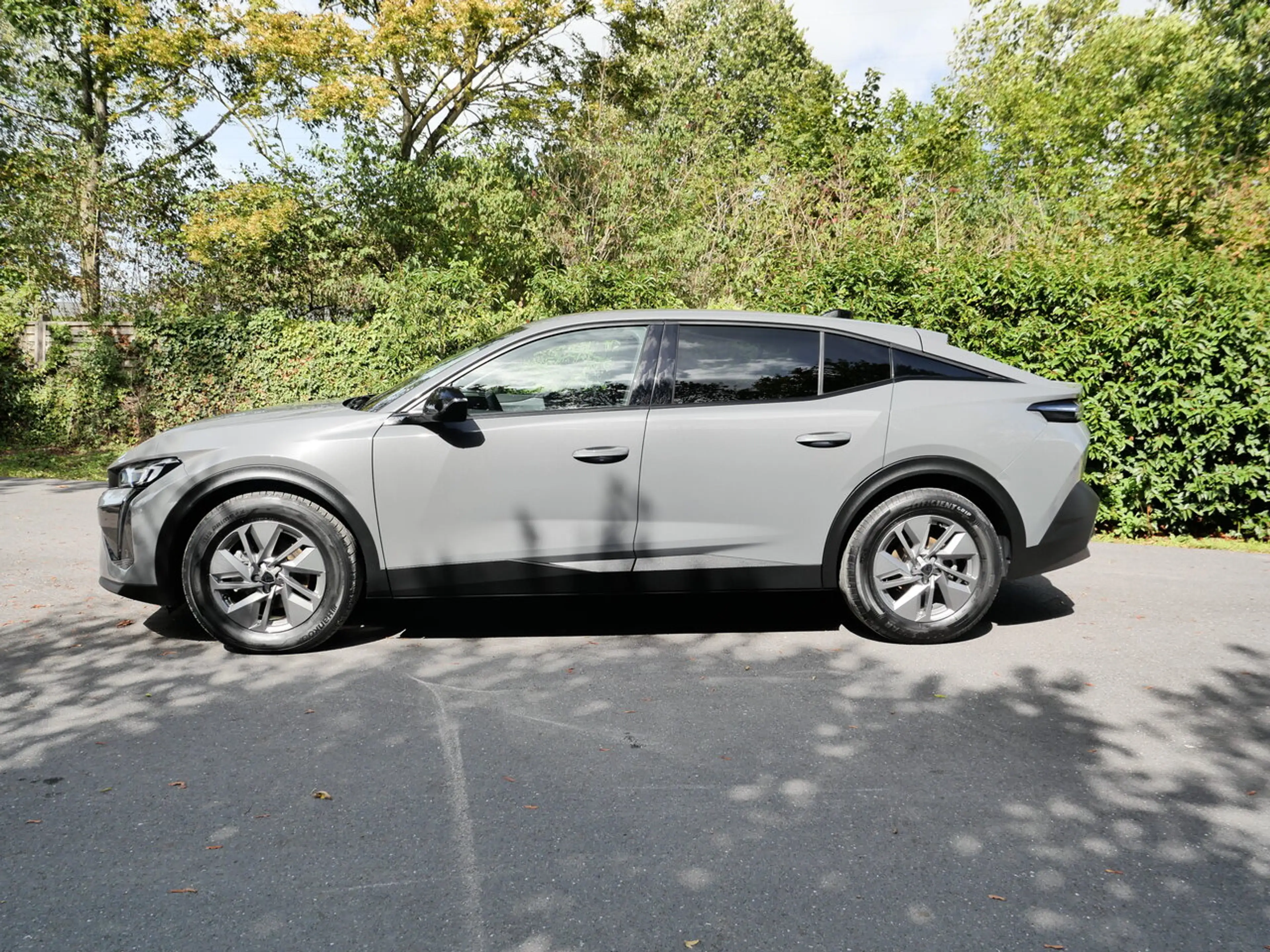 Peugeot 408 Allure Hybrid — photo 2