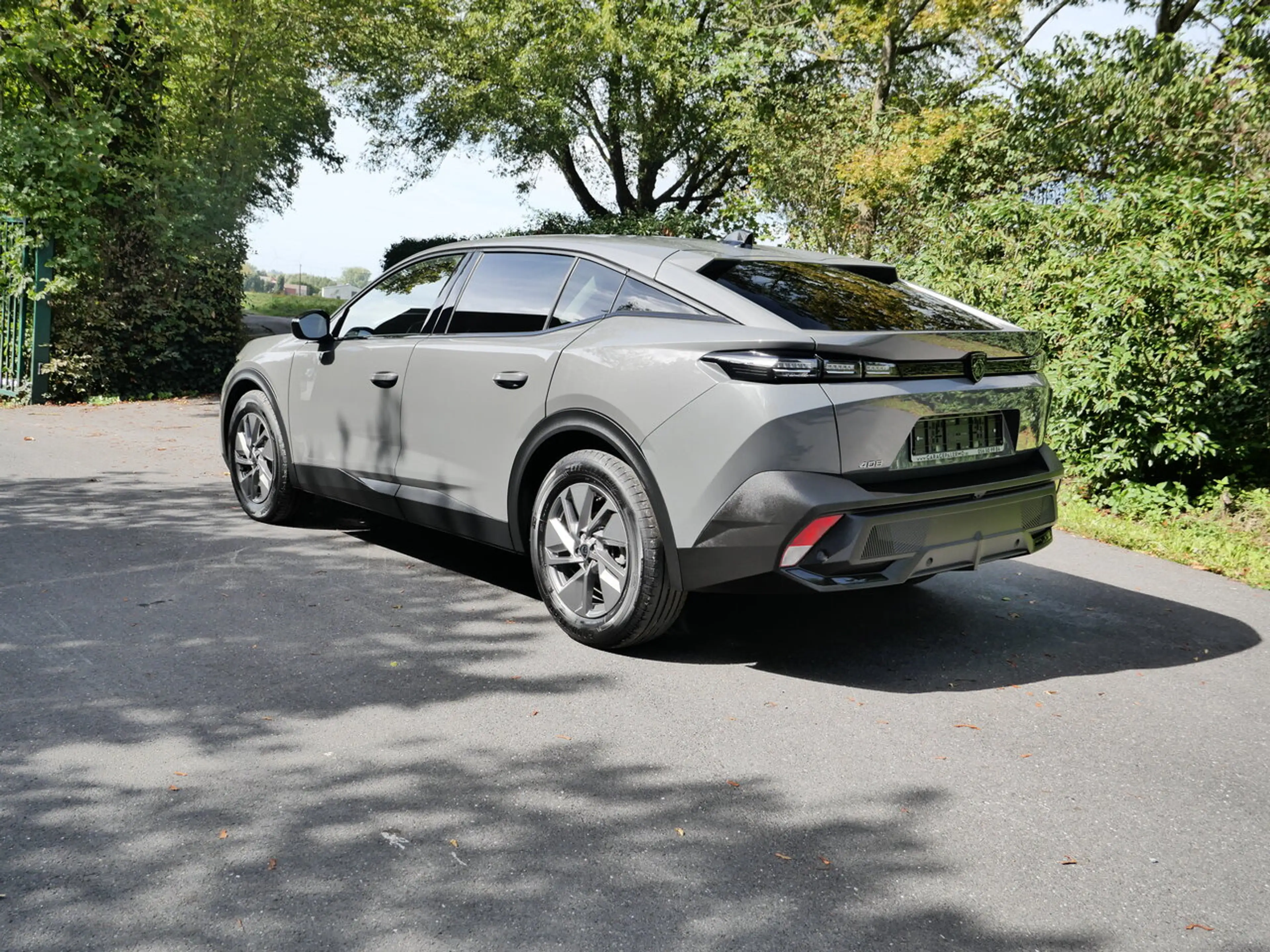 Peugeot 408 Allure Hybrid — photo 15