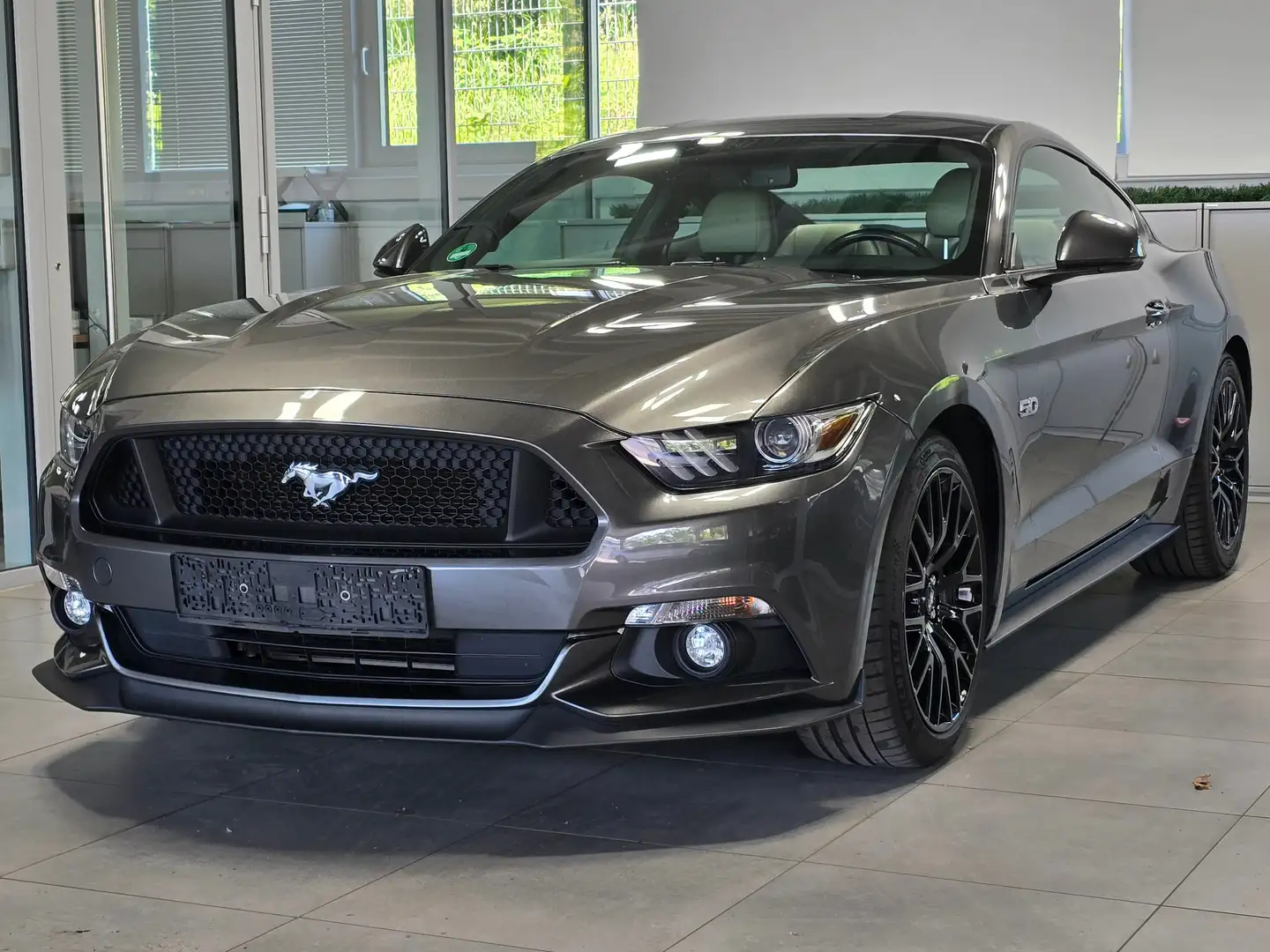 Ford Mustang Mustang Fastback 5.0 Ti-VCT V8 Aut. GT Grau - 1