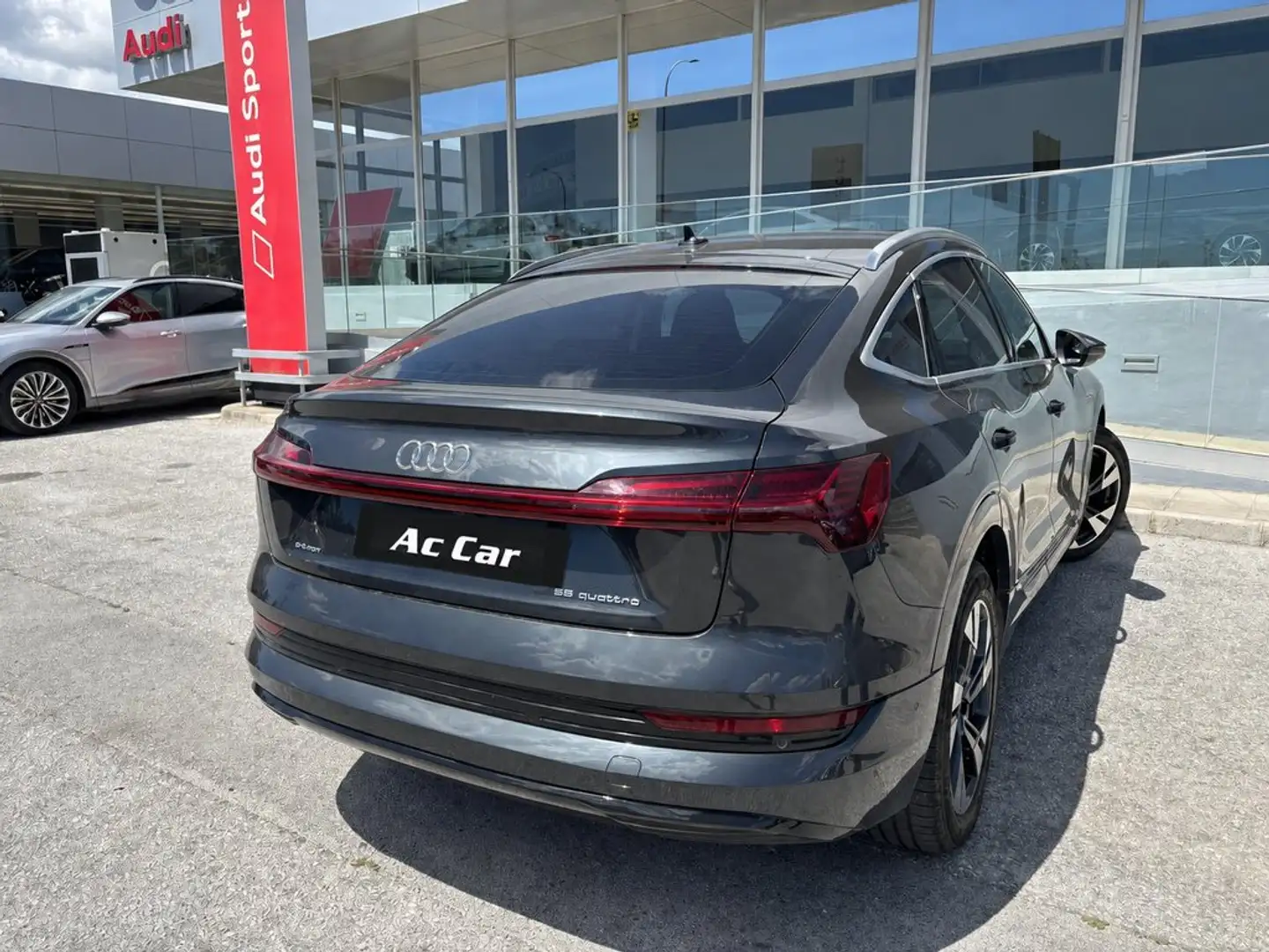 Audi Q8 e-tron SQ8 S line - 2