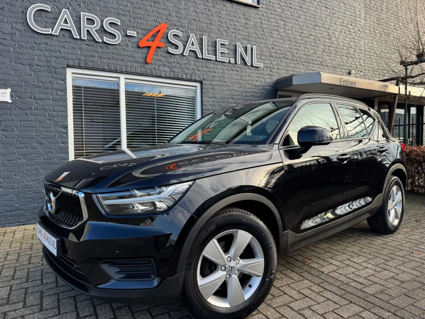 Volvo XC40 1.5 T3 Momentum 163pk + Camera + Led + Navi +Pdc - Noir - 1