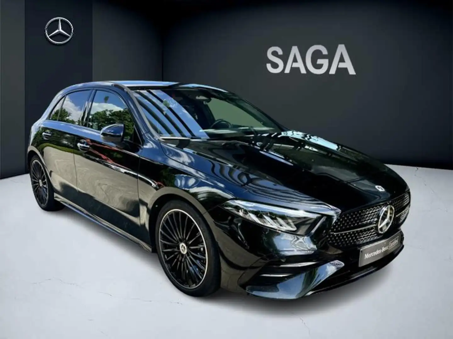 Mercedes-Benz A 180 180 Compacte AMG Line Černá - 2