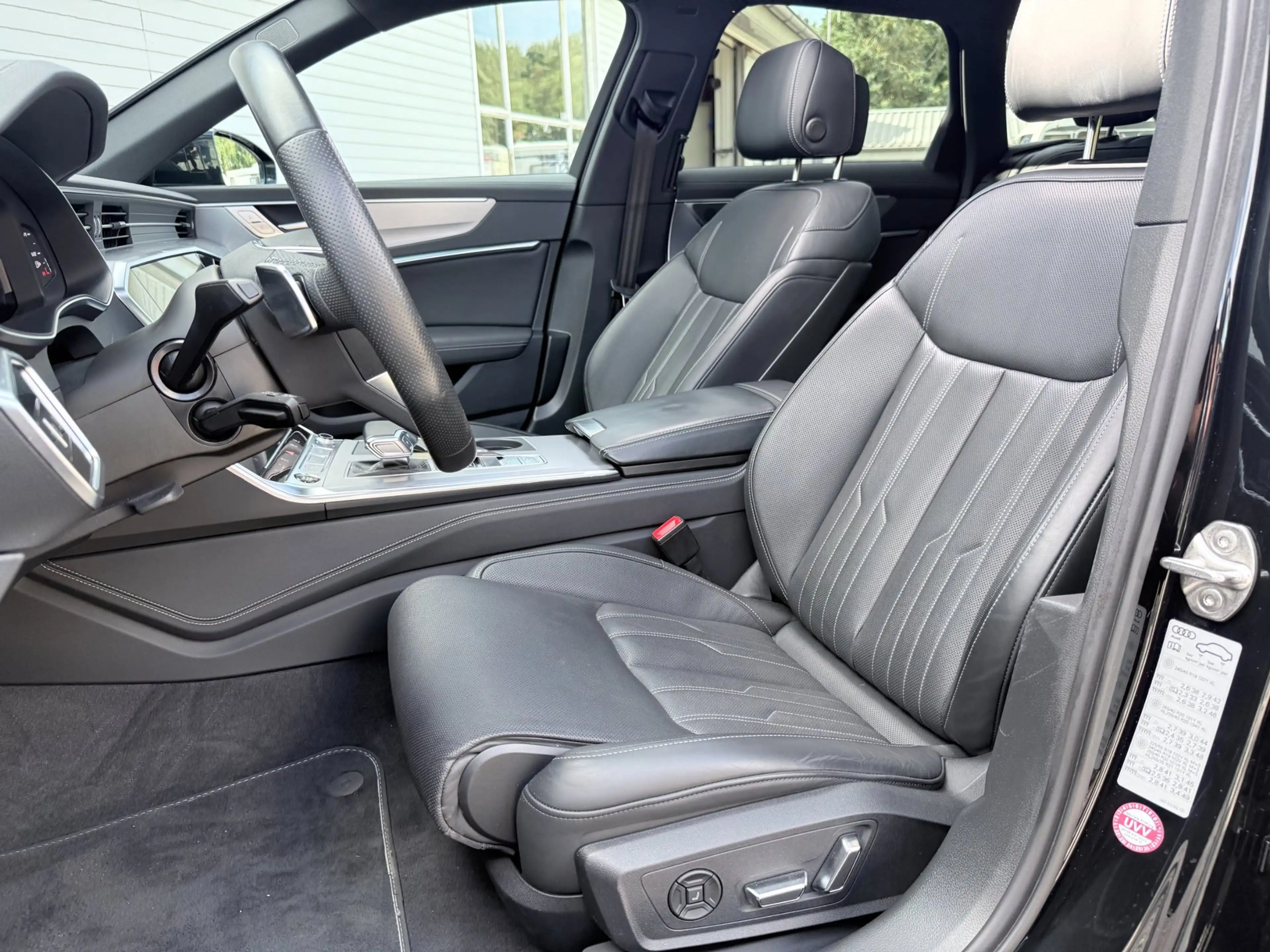 Audi A6 Avant 55 TFSI e quattro S Competition|PANO|T.HAAK| — photo 4