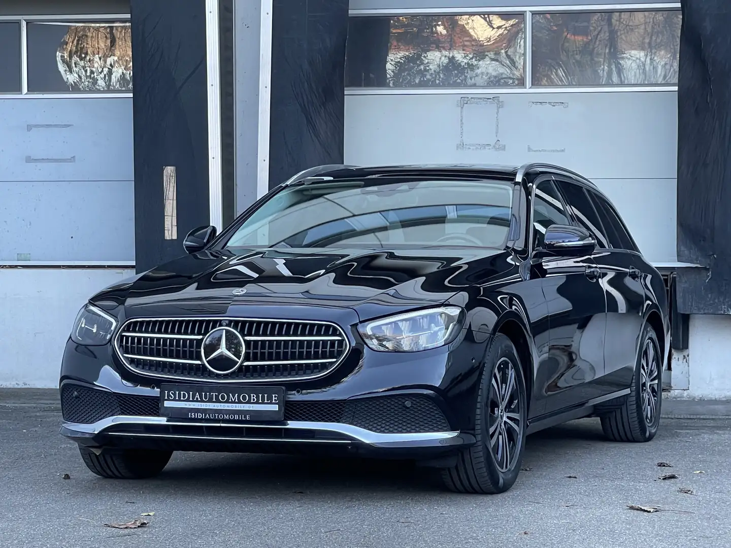 Mercedes-Benz E 220 D Avantgarde LED MBUX Pano Distronic 360° Noir - 1