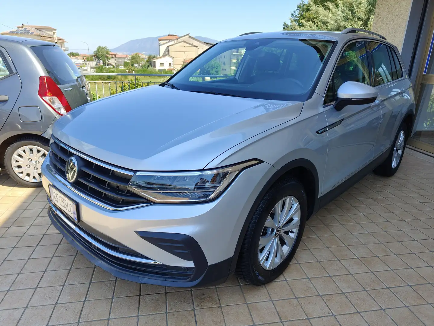 Volkswagen Tiguan Tiguan II 2021 2.0 tdi Life 150cv dsg Argent - 1
