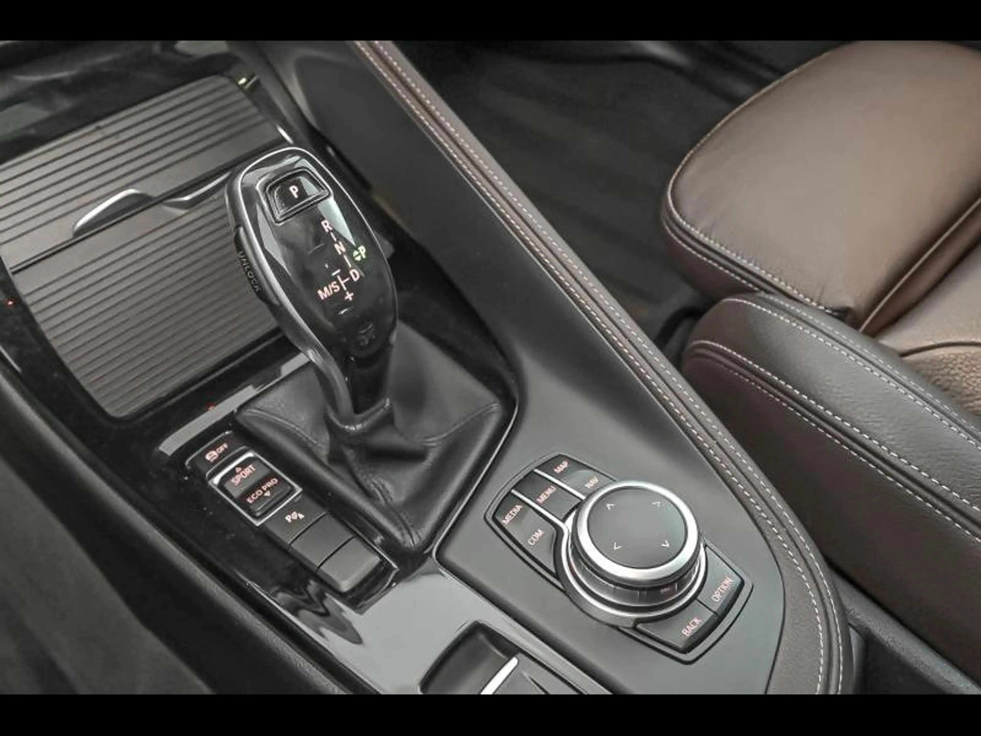 BMW X1 sDrive 18i - SportLine — photo 11