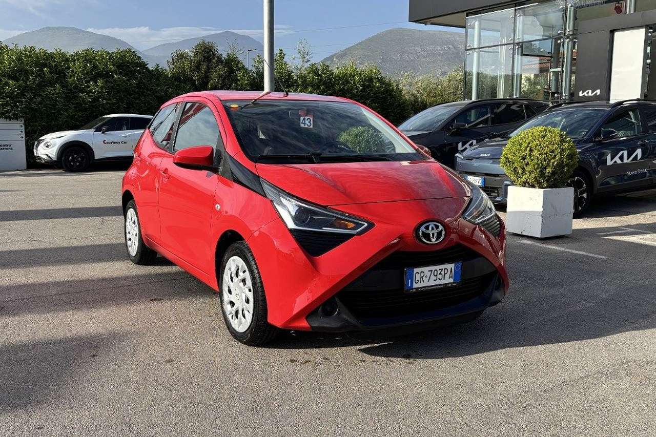 Toyota Aygo Connect 1.0 VVT-i 72 CV 5 porte x-play