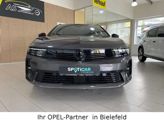 Opel Astra view 2