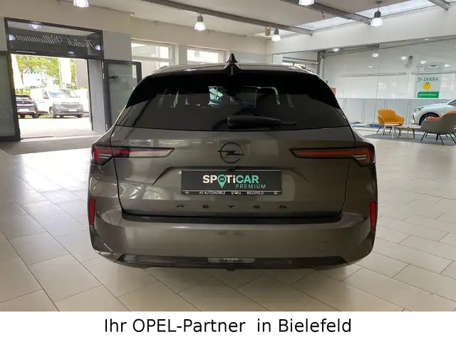 Opel Astra view 5