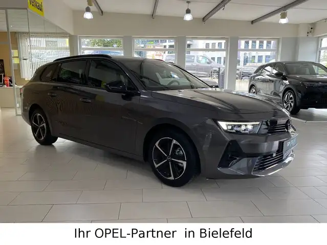 Opel Astra view 3