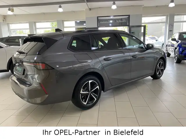 Opel Astra view 4