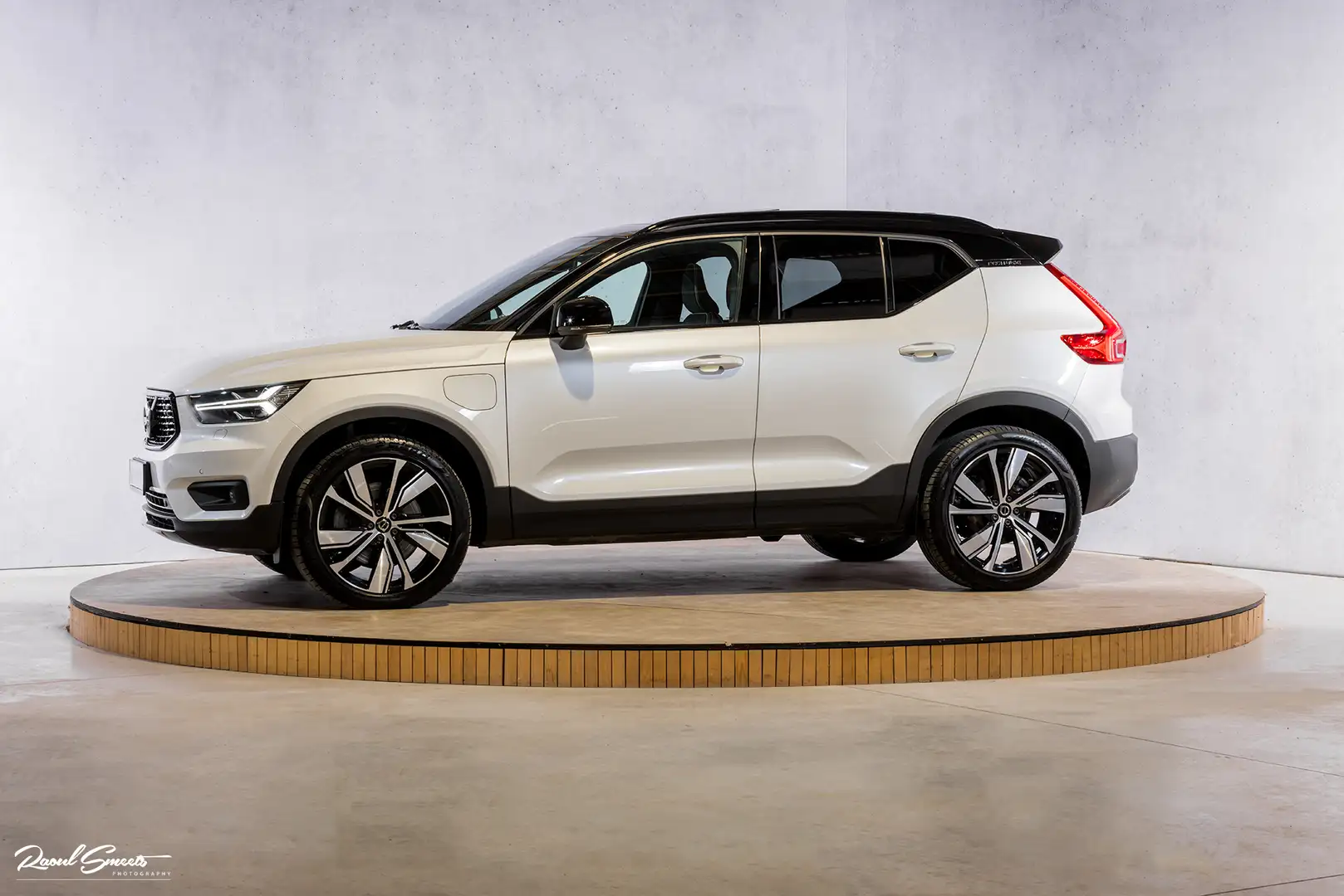 Volvo XC40 1.5 T5 Recharge R-Design | Panorama dak | 360 Came Blanc - 2