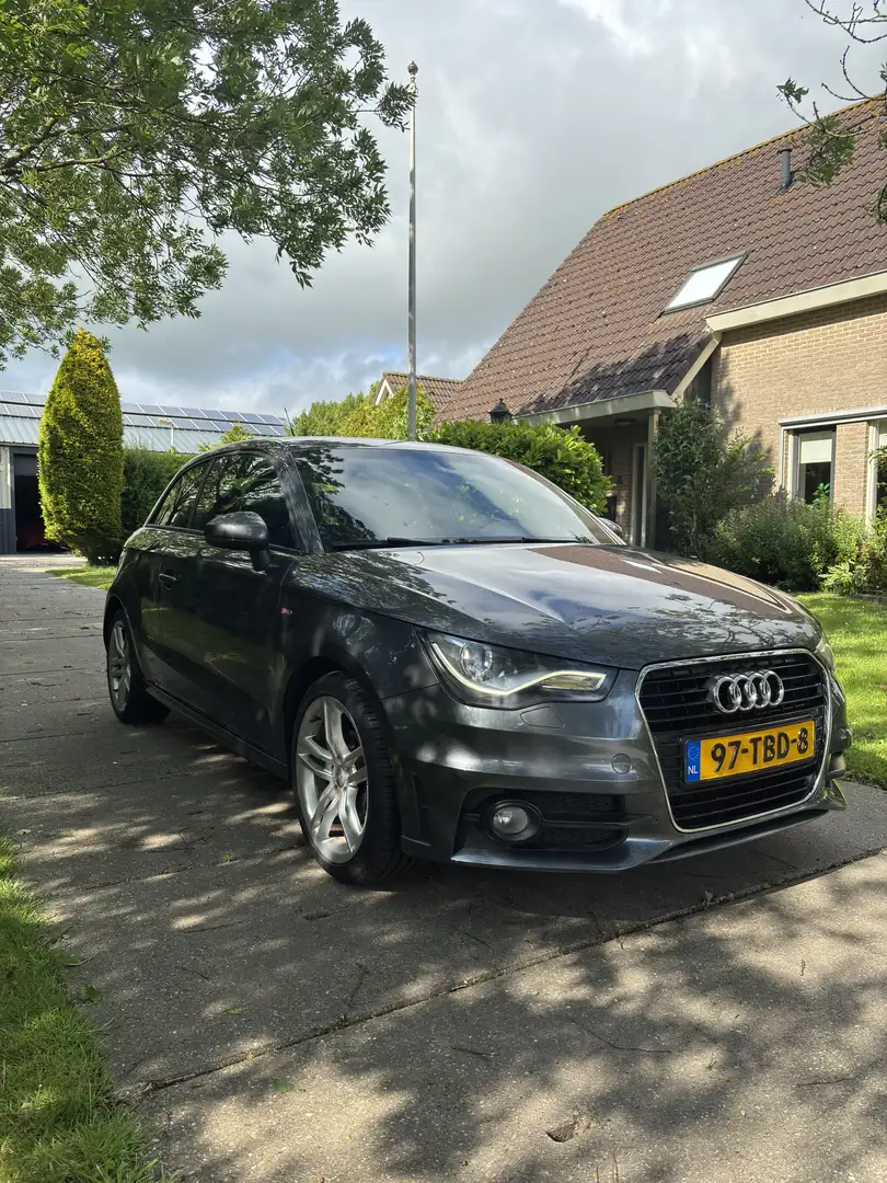 Audi A1 1.2 TFSI Pro Line S Grijs - 2