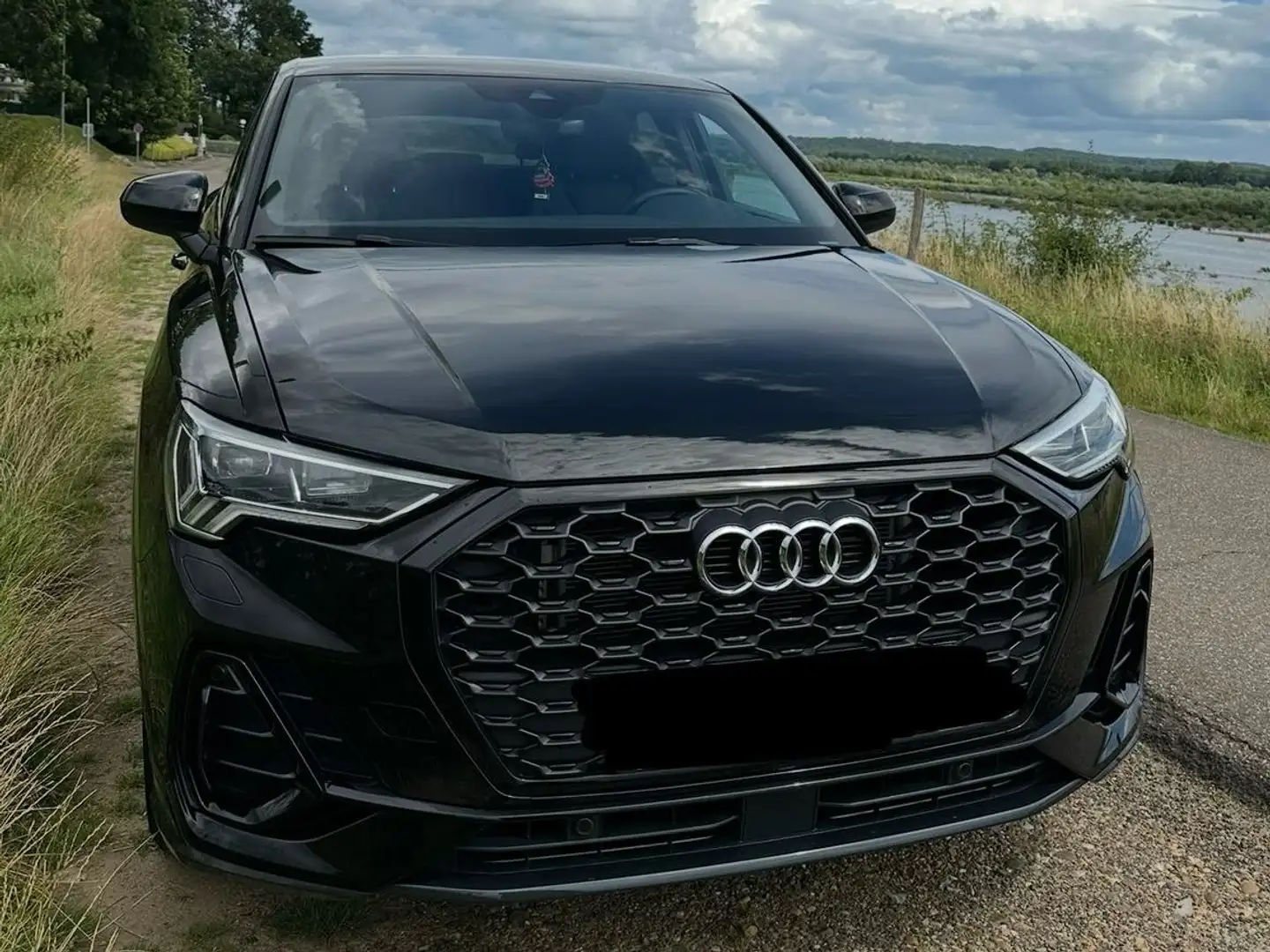 Audi Q3 Sportback (S-LINE) Zwart - 1