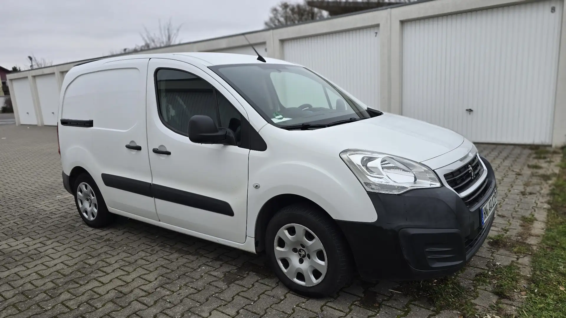 Peugeot Partner Tepee e-HDi FAP 92 EGS6 Stop&Start Active Weiß - 2