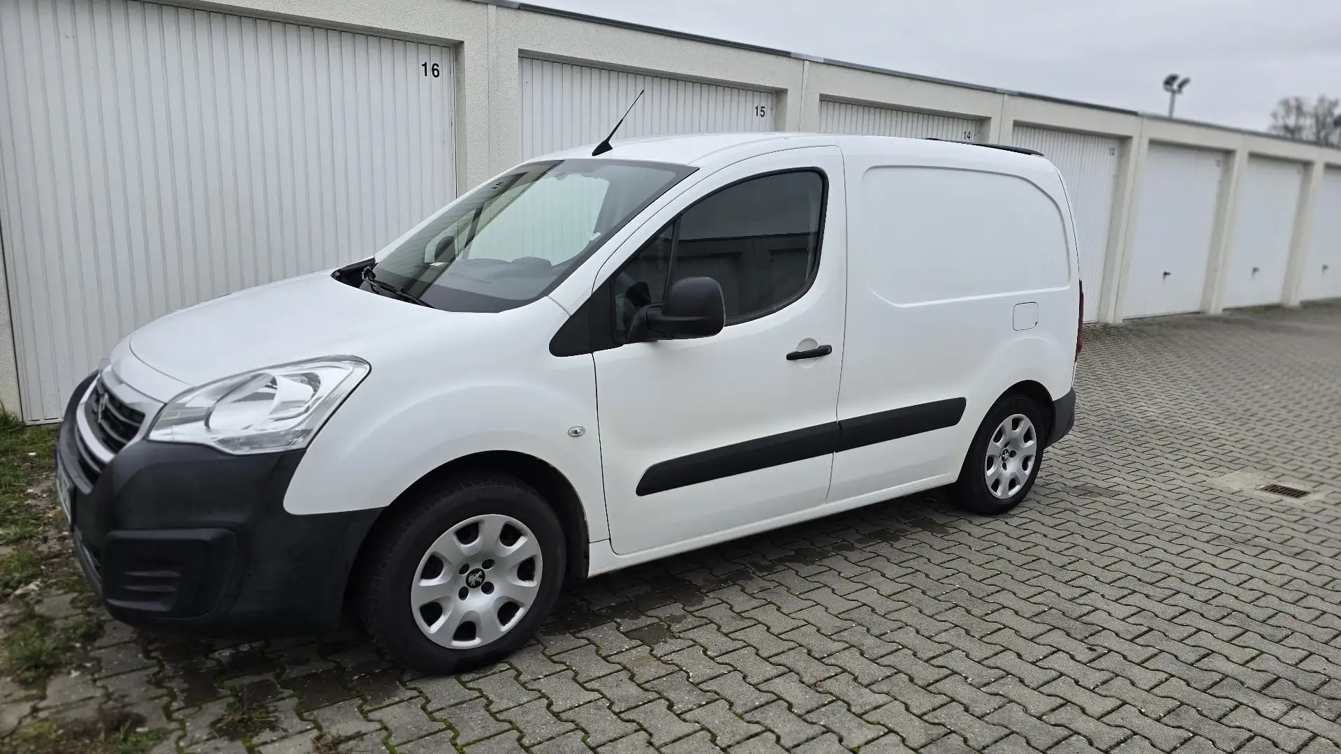 Peugeot Partner Tepee e-HDi FAP 92 EGS6 Stop&Start Active Weiß - 1