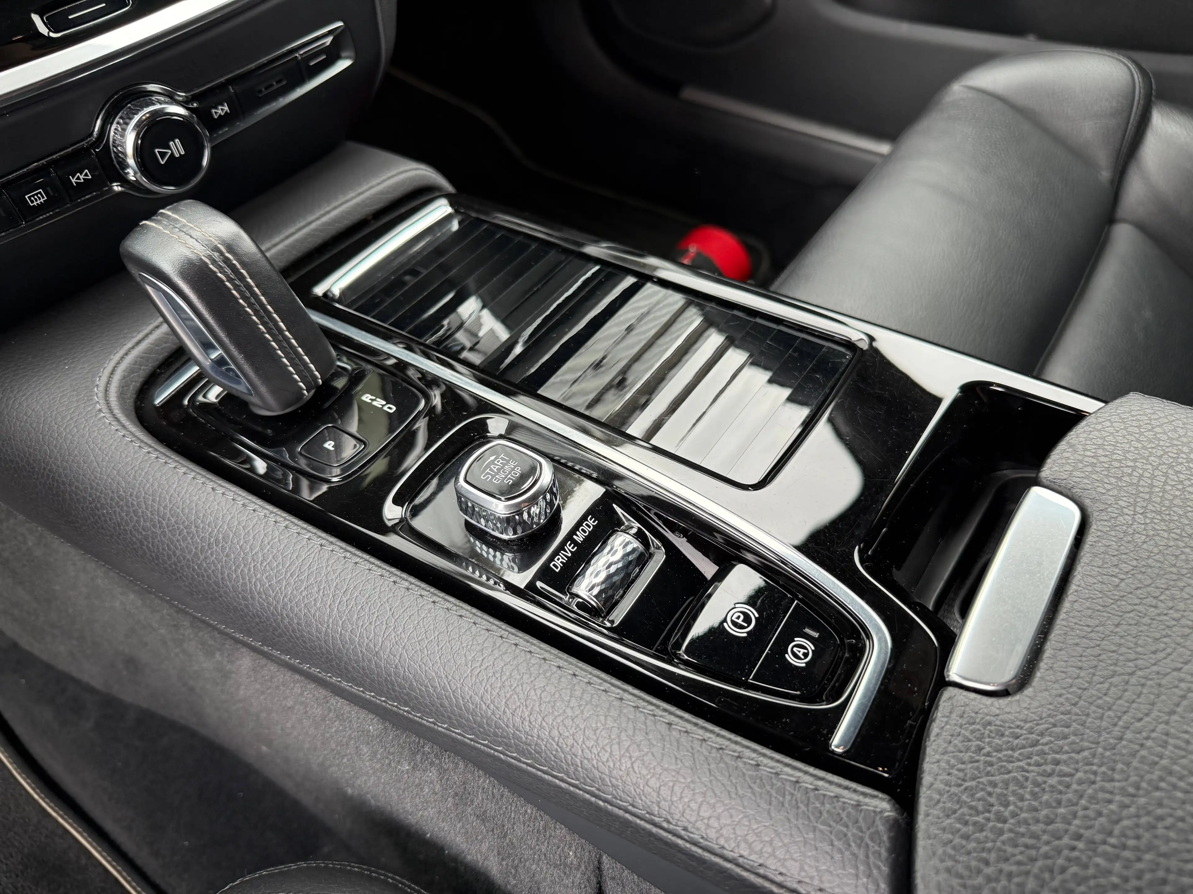 Volvo V60 V60 T6 R-Design AWD PHEV/Trekhaak/H&K/Carplay/360/Head/ACC/Keyless/ — photo 15