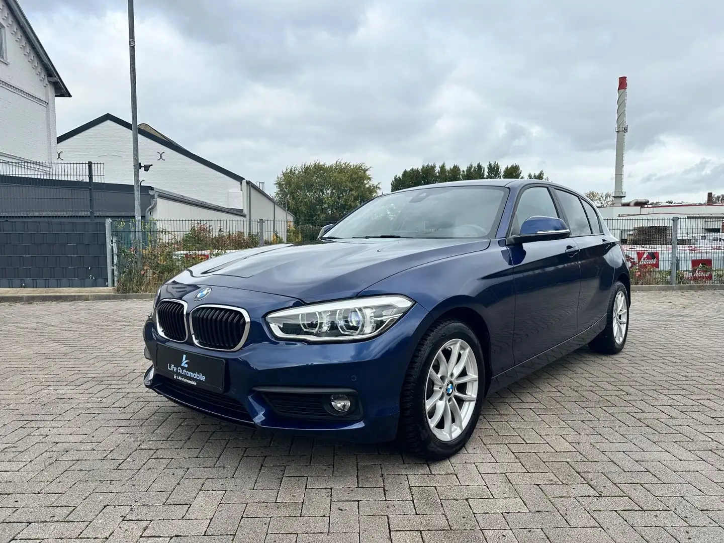 BMW 118 i Lim. Advantage Automatik LED*NAVI*PDC*16" Bleu - 1