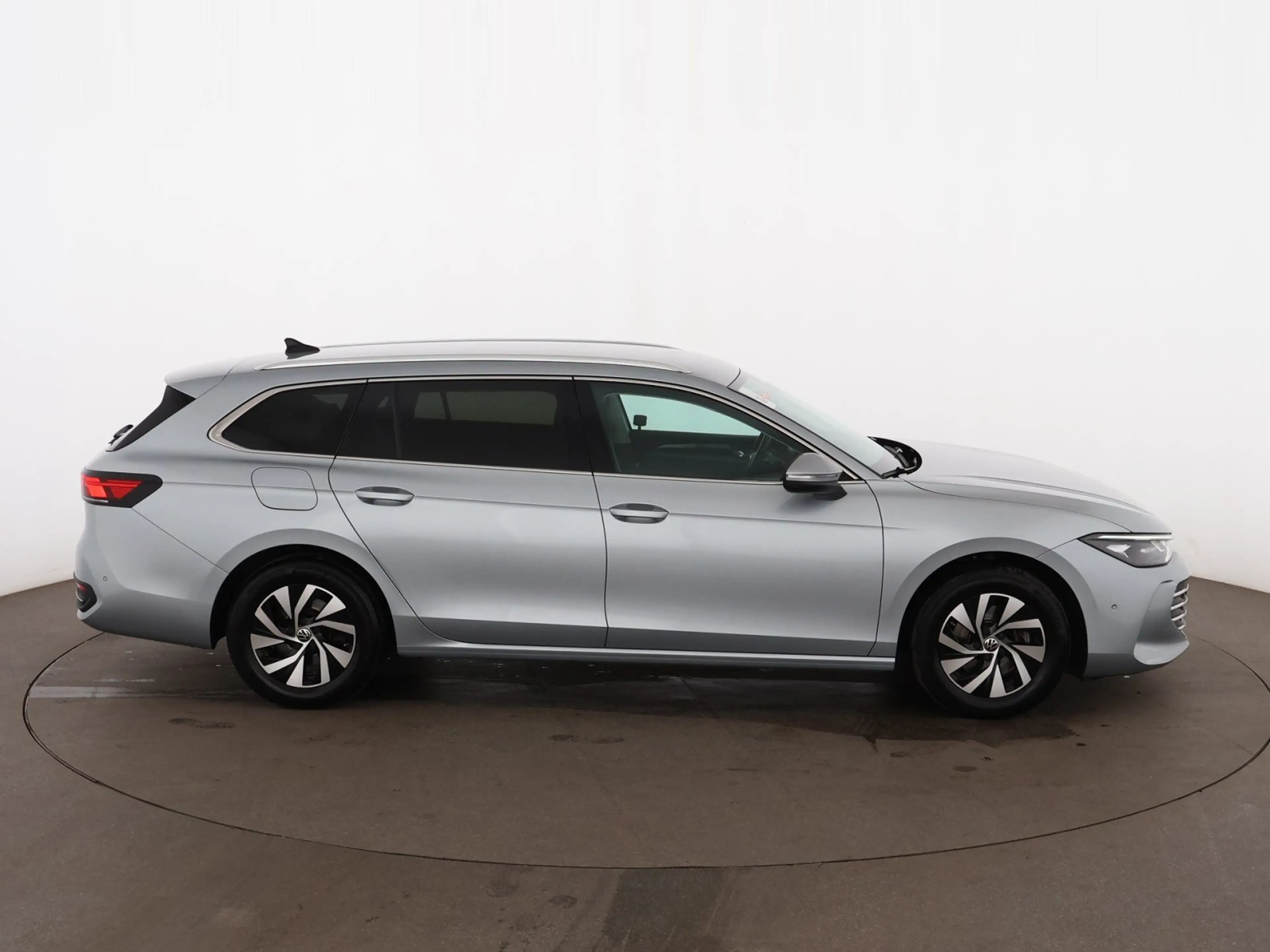 Volkswagen Passat Variant 2.0 TDI Business Aut LED HEAD-UP — photo 10
