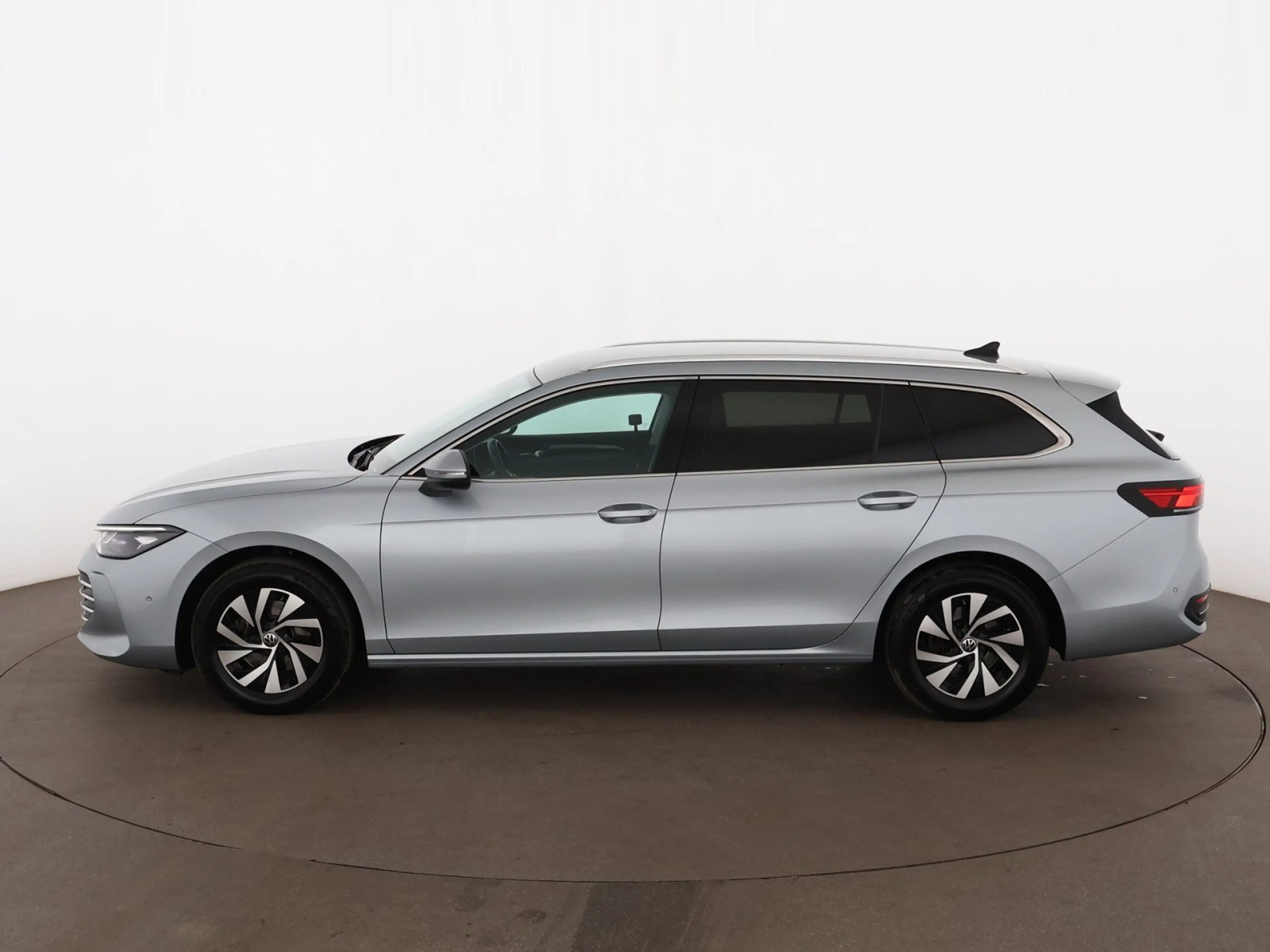 Volkswagen Passat Variant 2.0 TDI Business Aut LED HEAD-UP — photo 6