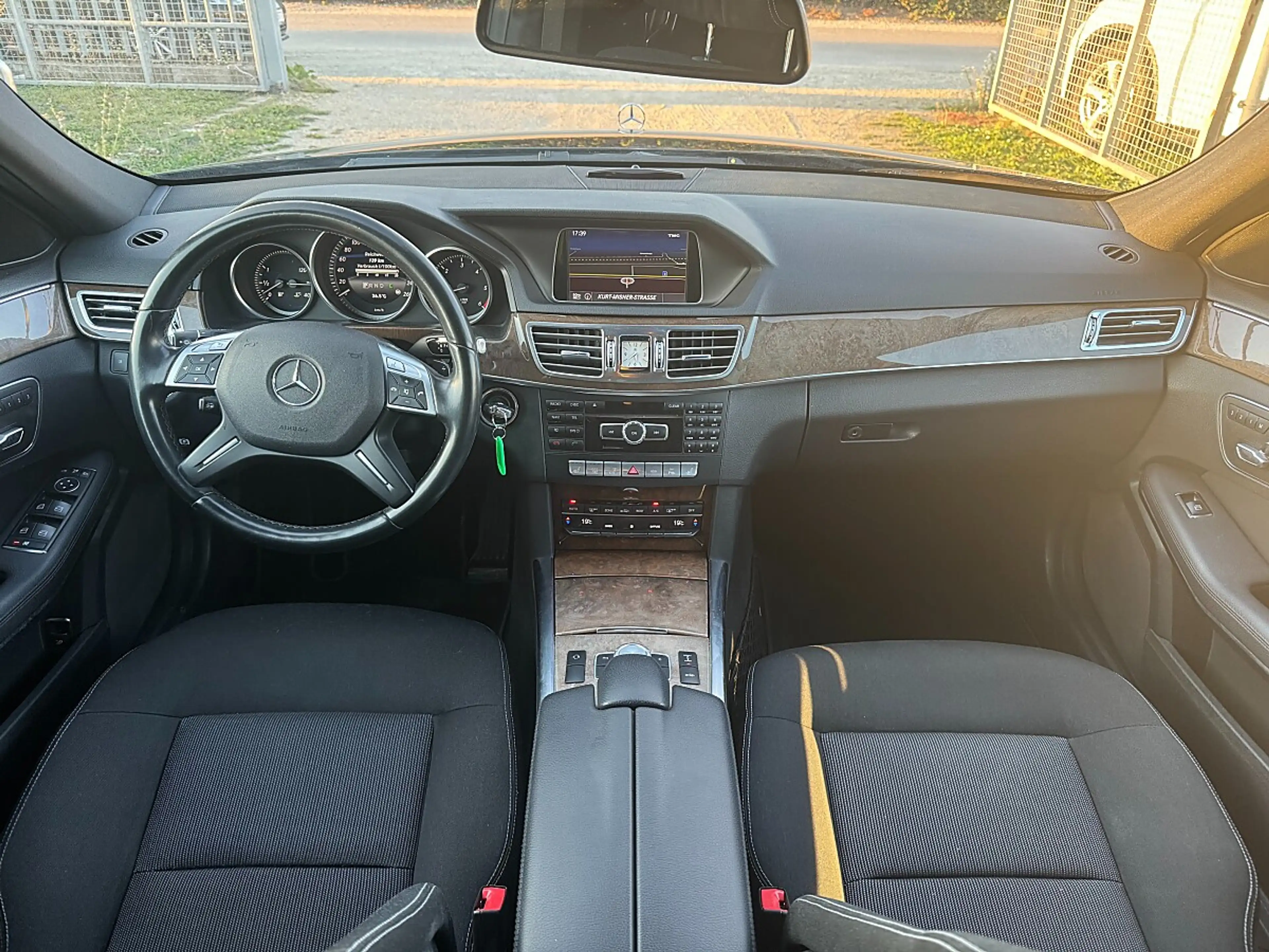 Mercedes-Benz E 350 T BlueTEC 4MATIC Elegance A-Edition Aut. **Eint... — photo 10
