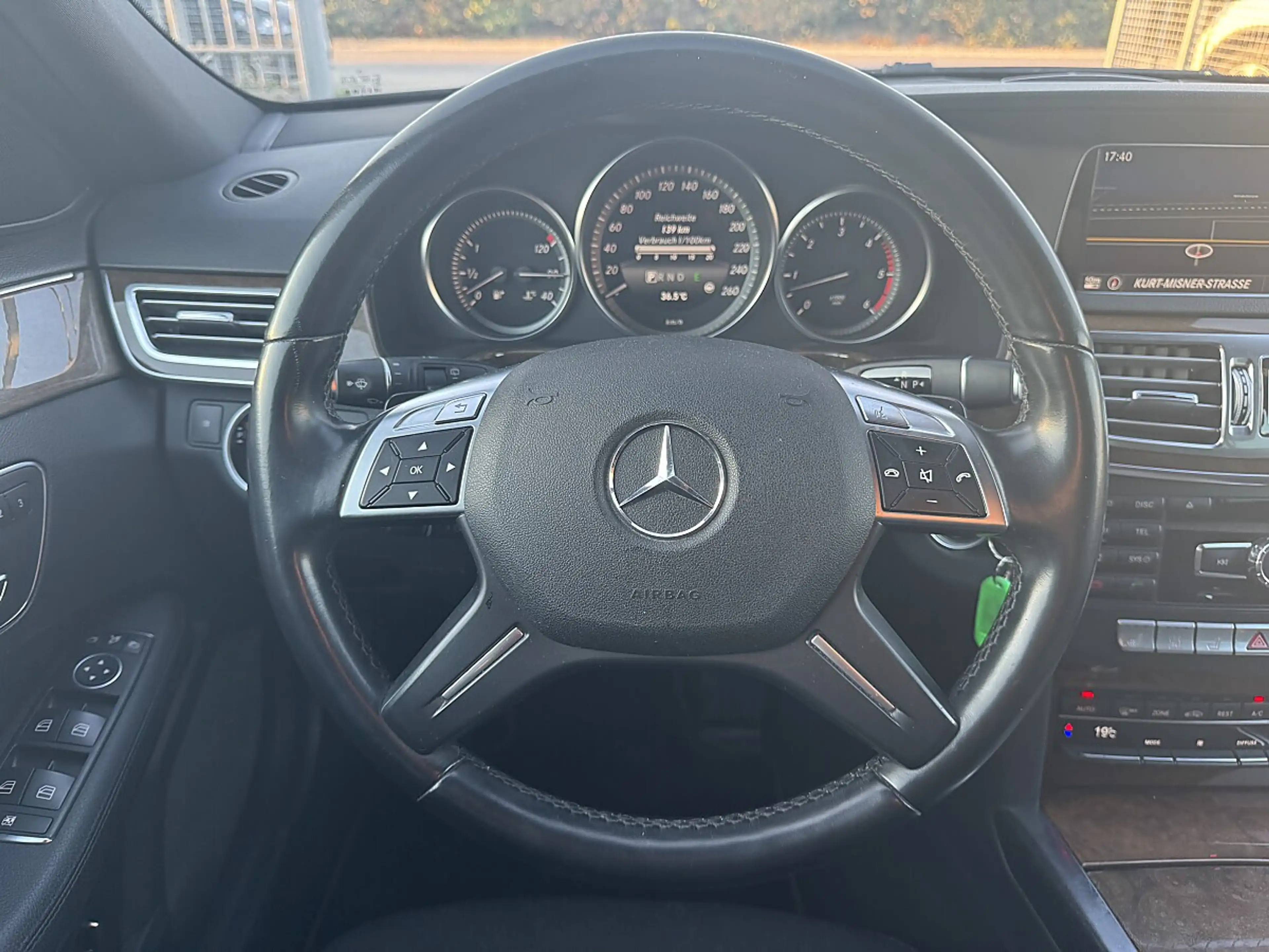 Mercedes-Benz E 350 T BlueTEC 4MATIC Elegance A-Edition Aut. **Eint... — photo 13