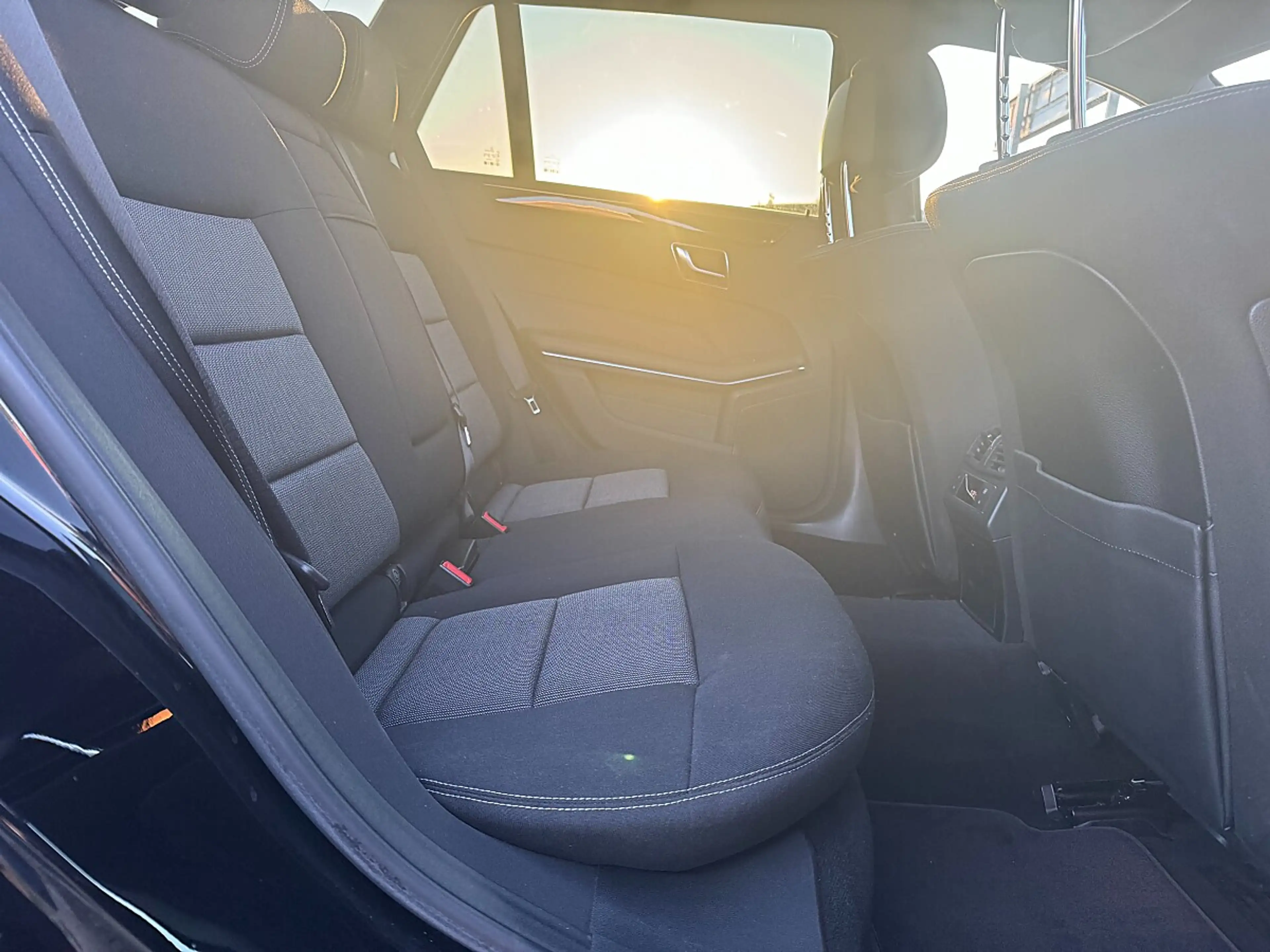 Mercedes-Benz E 350 T BlueTEC 4MATIC Elegance A-Edition Aut. **Eint... — photo 12