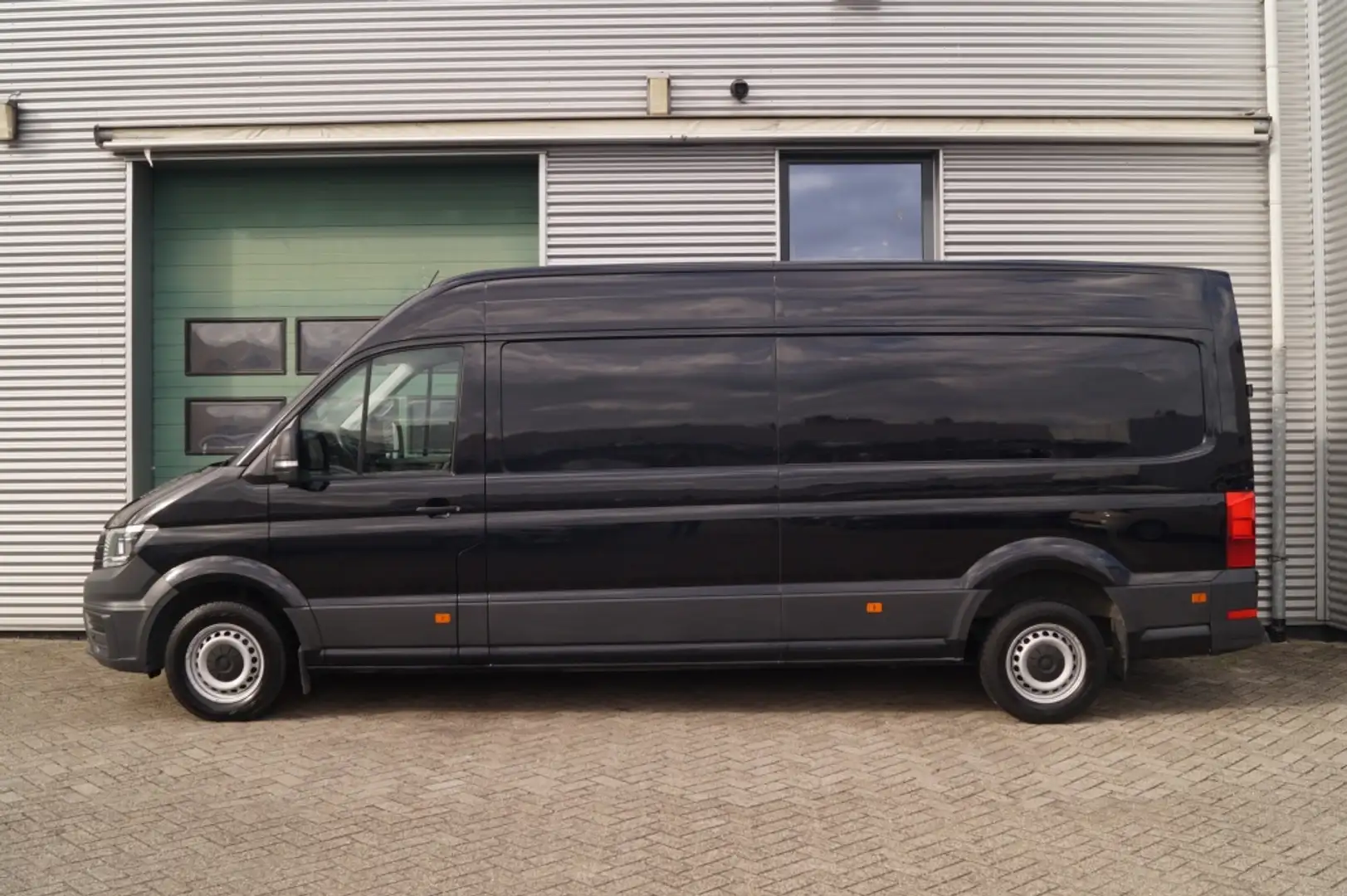 Volkswagen Crafter 35 2.0 TDI 140pk L4-H3 -NAVI-AIRCO-PDC- Zwart - 1