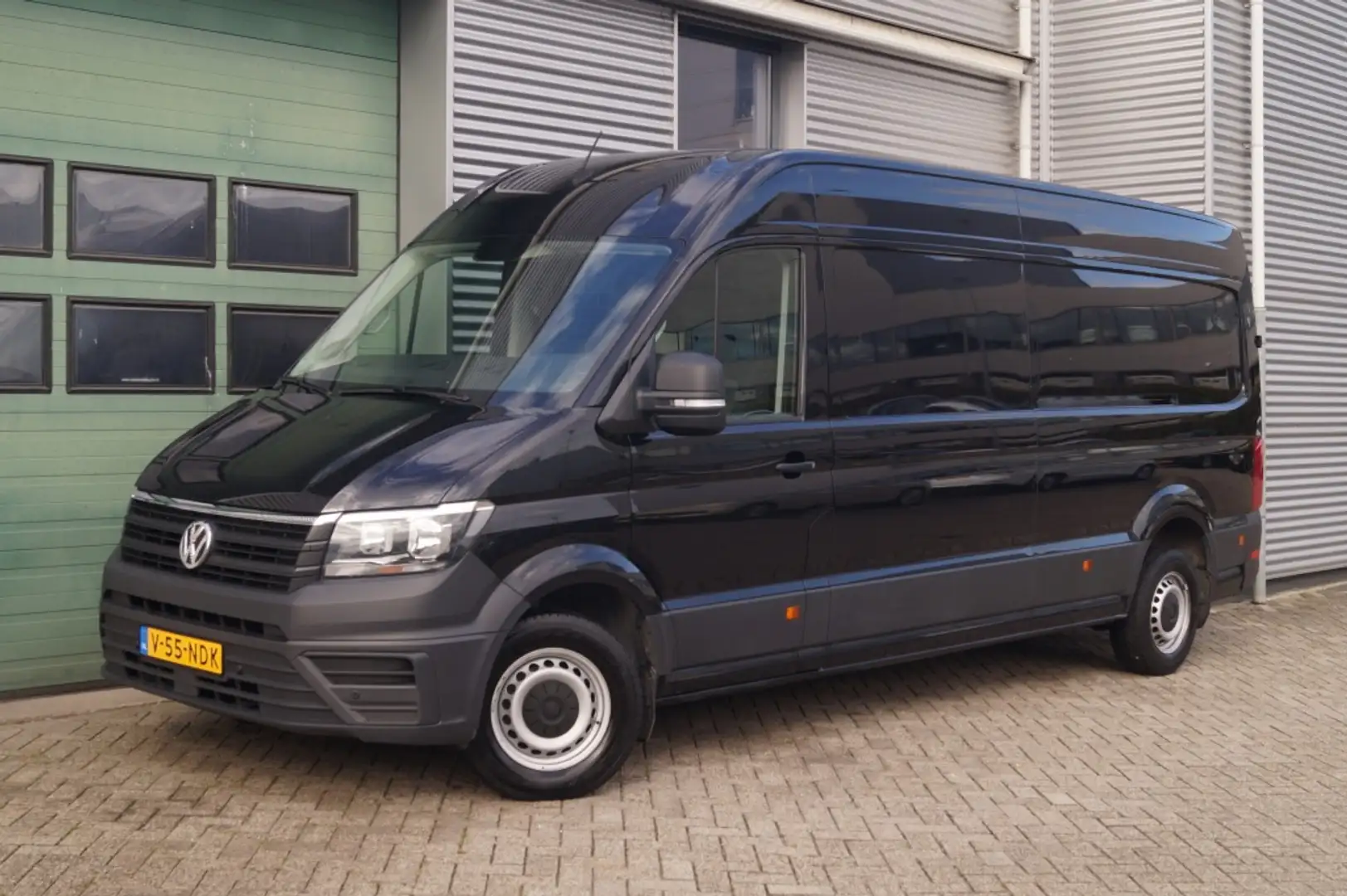Volkswagen Crafter 35 2.0 TDI 140pk L4-H3 -NAVI-AIRCO-PDC- Zwart - 2