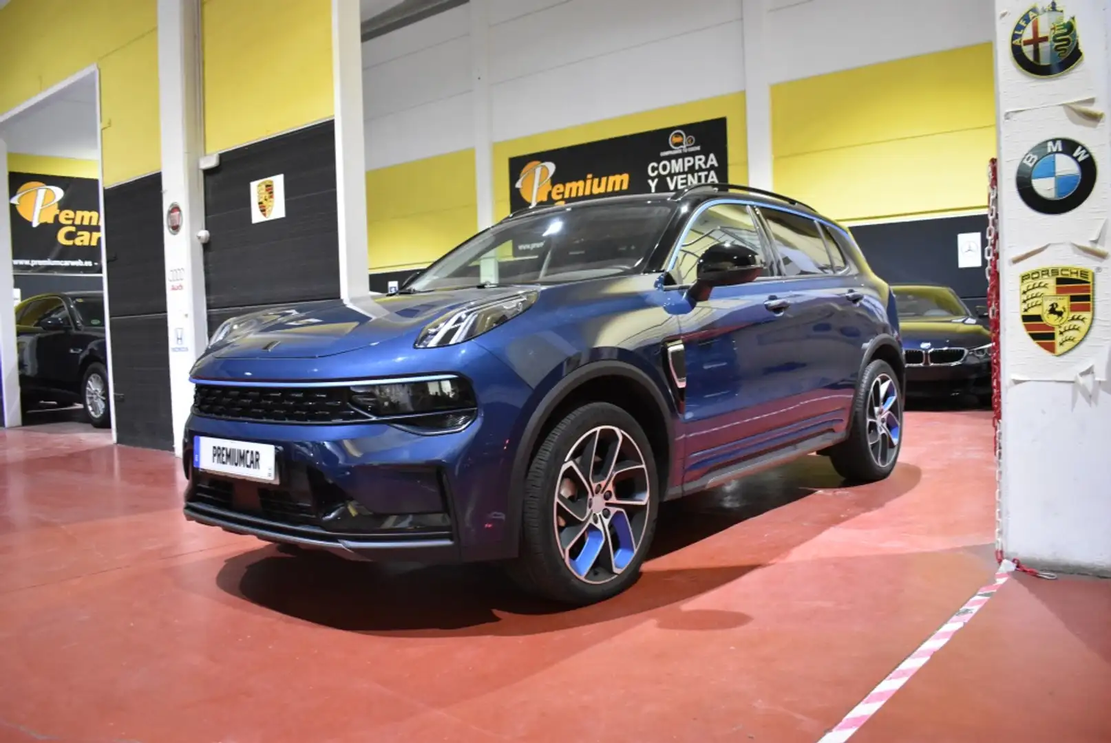 Lynk & Co 01 1.5T PHEV Bleu - 1