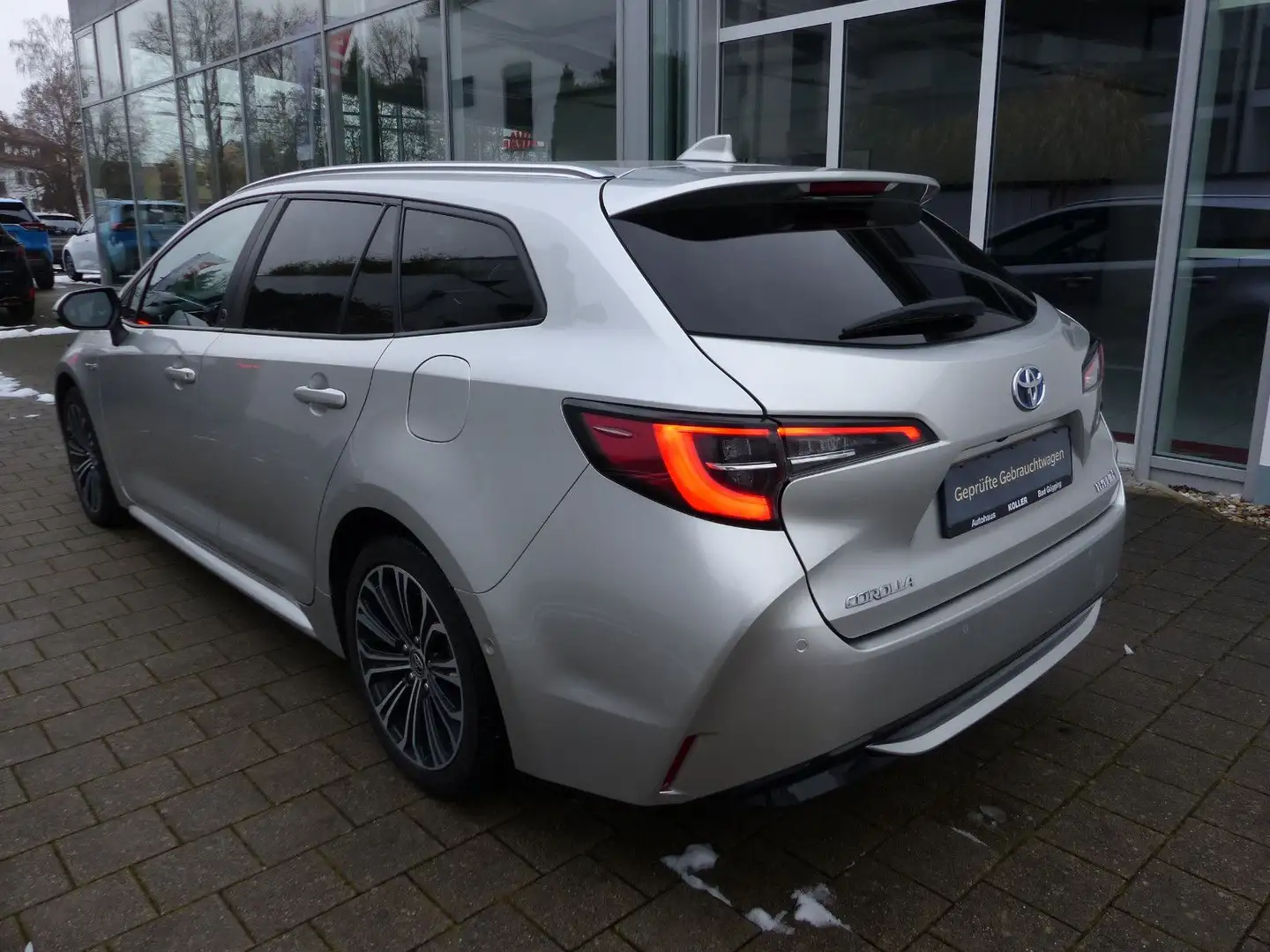 Toyota Corolla TS 2.0 Hybrid Team D Navi TechPaket SHZ Argent - 2