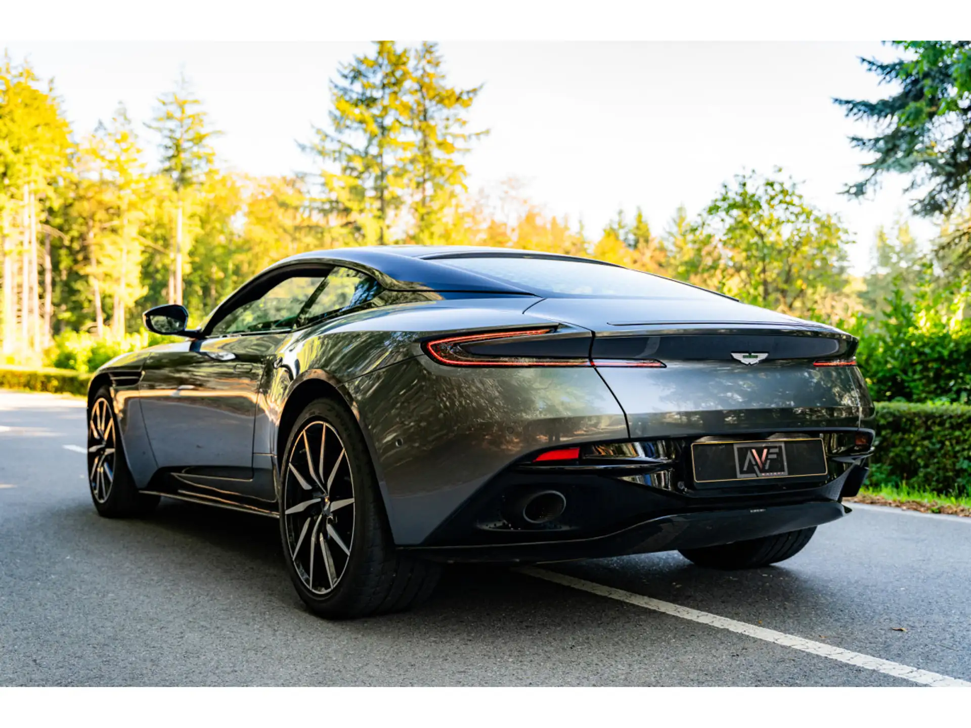 애스턴마틴 DB11 V8 2021 건메탈 사진 7