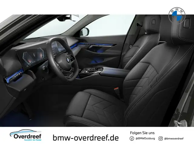 BMW 5 Series view 5
