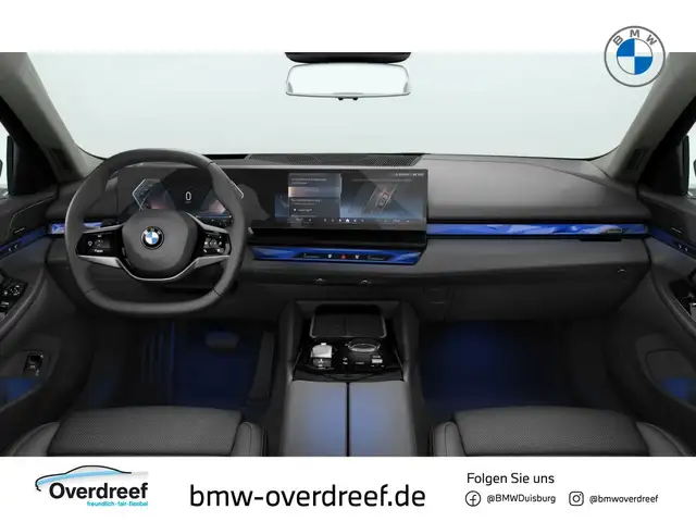 BMW 5 Series view 6