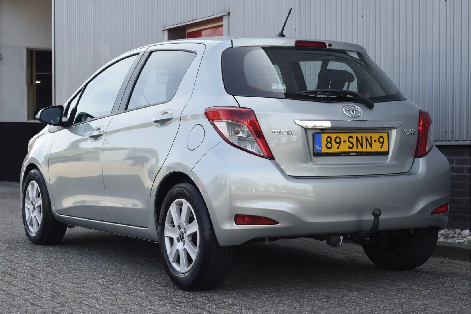Toyota Yaris 1.3 VVT-i Aspiration Cruise, Trekhaak, A/C, Blueto Gris - 2